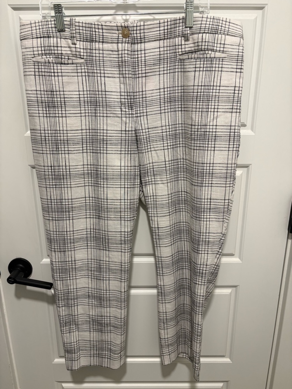 Ann Taylor White and Black Plaid Cropped Pants